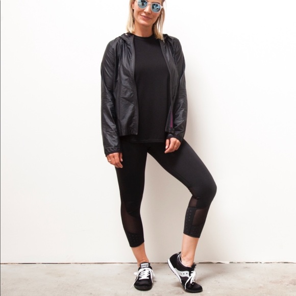 Athleta sonar mesh capris - Picture 2 of 8